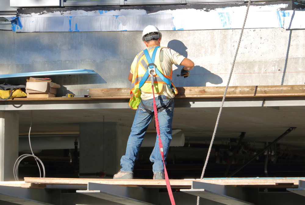 construction worker on scaffolding in new york city 